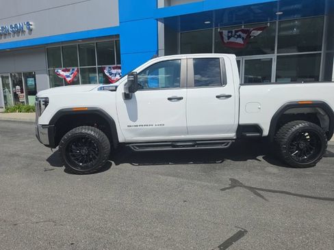 Used 2025 GMC Sierra 2500 Pro w/ Convenience Package AWD/4WD image 3