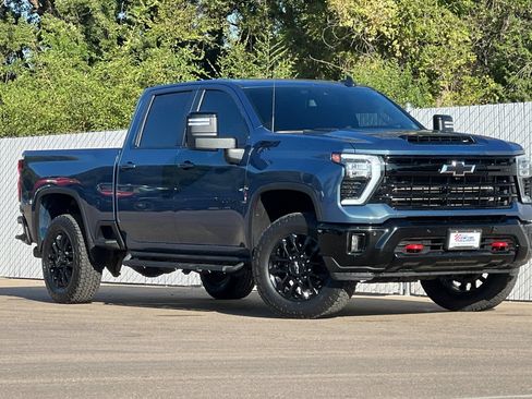 Used 2025 Chevrolet Silverado 2500 LT w/ Trail Boss Package AWD/4WD image 2