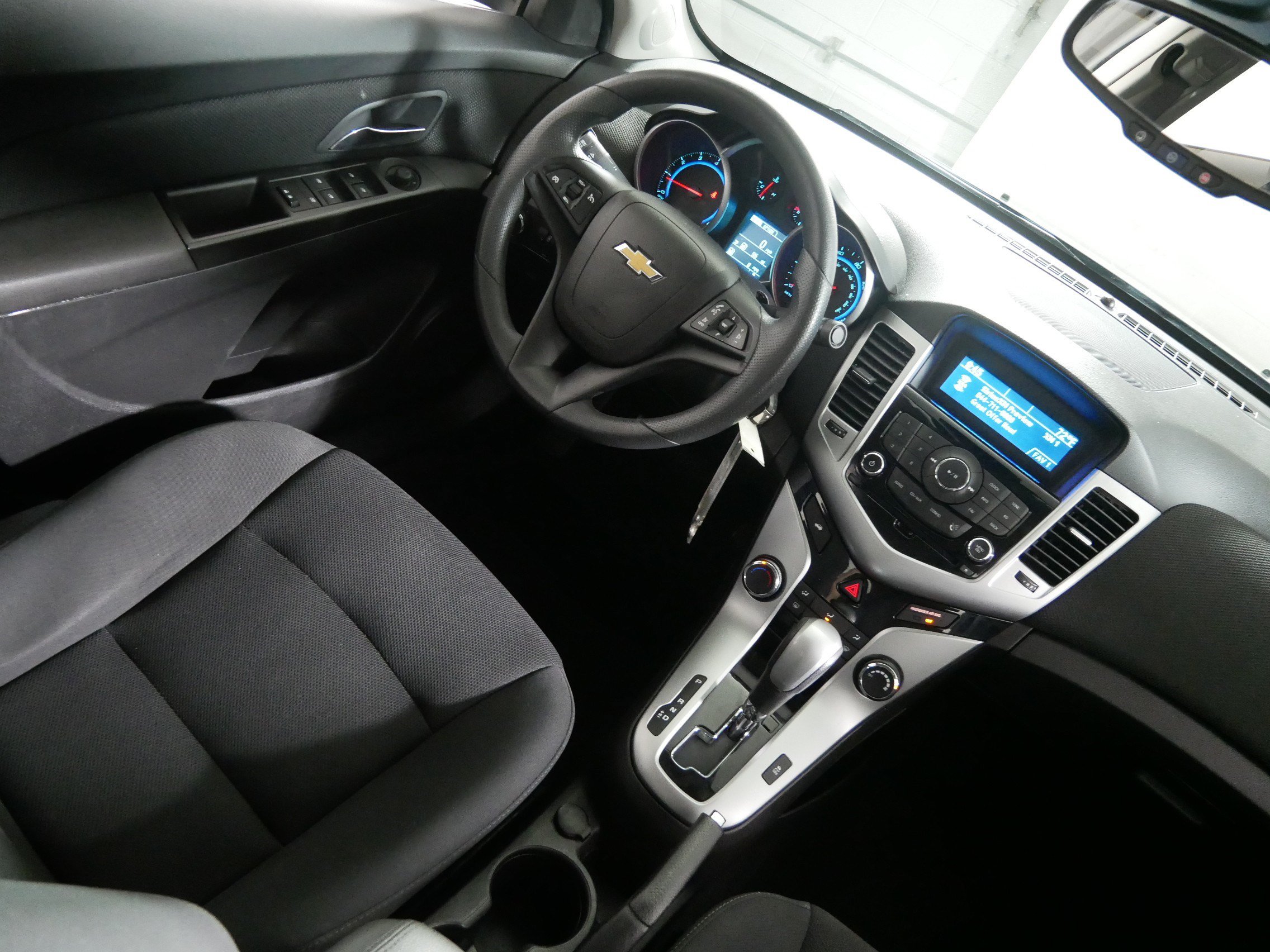 Used 2016 Chevrolet Cruze LT FWD image 9