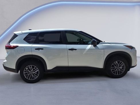 Used 2024 Nissan Rogue S AWD/4WD image 7