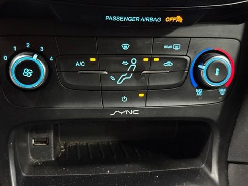 Used 2016 Ford Focus SE FWD image 17