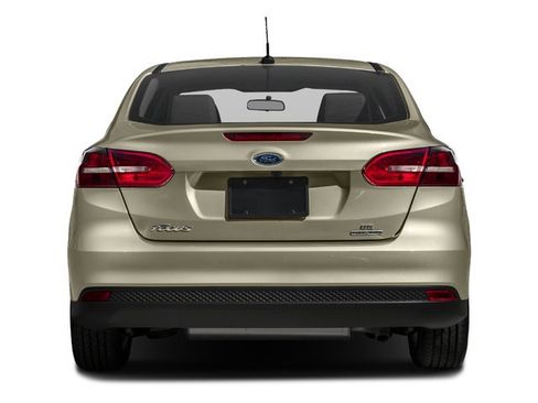 Used 2017 Ford Focus SE w/ Cold Weather Package FWD image 5