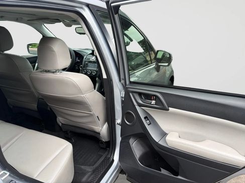 Used 2015 Subaru Forester 2.5i Touring w/ Eyesight & Navigation System AWD/4WD image 17