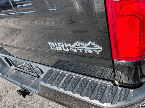 Used 2024 Chevrolet Silverado 1500 High Country w/ Z71 Off-Road Package AWD/4WD image 24