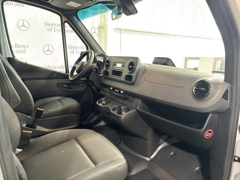 New 2025 Mercedes-Benz Sprinter 2500 image 18
