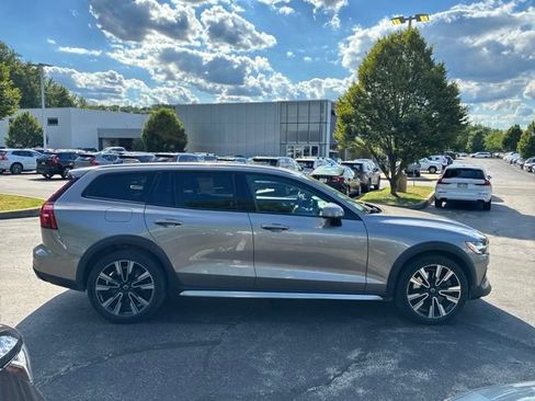 Used 2020 Volvo V60 T5 Cross Country AWD/4WD image 6
