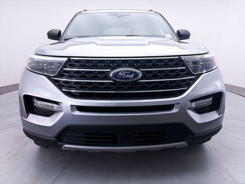 Used 2020 Ford Explorer XLT w/ Equipment Group 202A AWD/4WD image 2