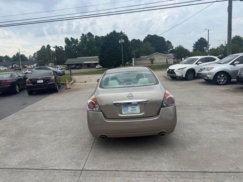 Used 2011 Nissan Altima 2.5 S FWD image 6