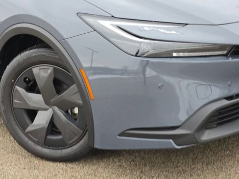 Used 2024 Toyota Prius LE image 3