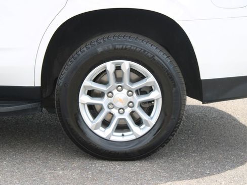 Used 2022 Chevrolet Tahoe LT w/ Luxury Package RWD image 22
