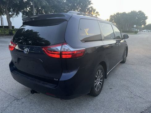 Used 2020 Toyota Sienna XLE FWD image 5