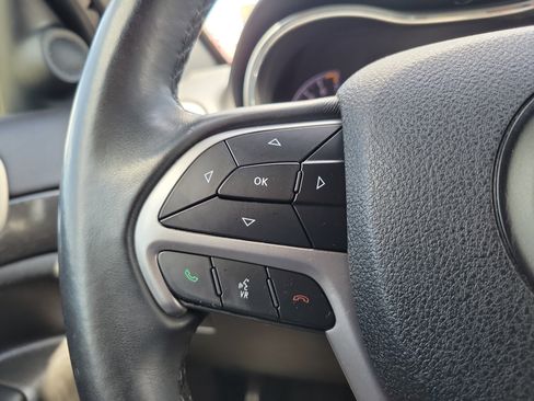 Used 2018 Jeep Grand Cherokee Laredo AWD/4WD image 19