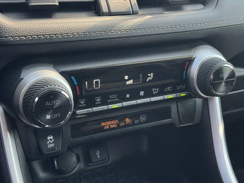 Used 2020 Toyota RAV4 XLE w/ All Weather Liner Package AWD/4WD image 23