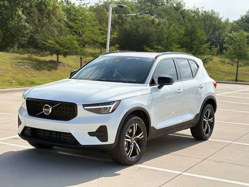 New 2026 Volvo XC40 B5 Core AWD/4WD image 2