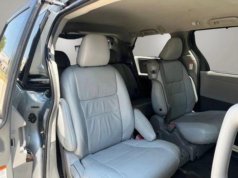 Used 2013 Toyota Sienna LE FWD image 38