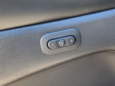 Used 2017 Jeep Grand Cherokee Limited image 12