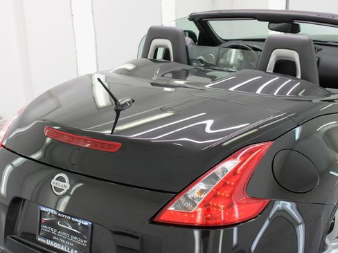 Used 2010 Nissan 370Z Touring w/ Sport Pkg RWD image 19