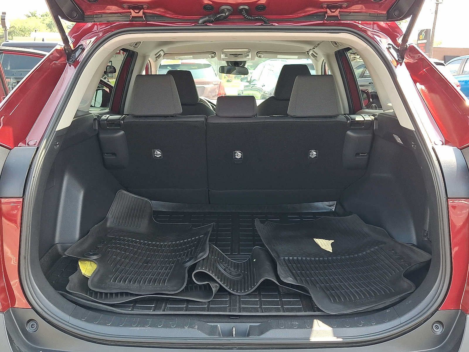 Used 2021 Toyota RAV4 XLE AWD/4WD image 29