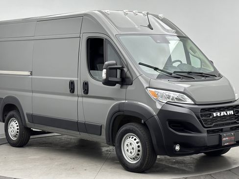 Used 2026 RAM ProMaster 2500 w/ Convenience Group FWD image 2