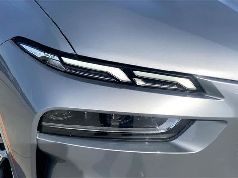 Used 2024 BMW X7 xDrive40i image 27