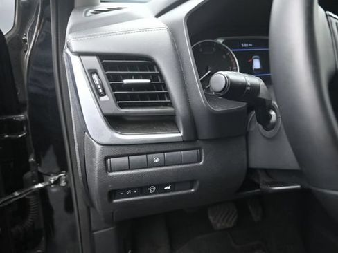 Used 2025 Nissan Rogue SV AWD/4WD image 19