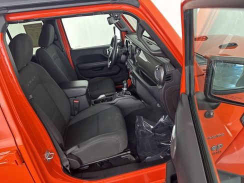 Used 2018 Jeep Wrangler Unlimited Sahara image 10