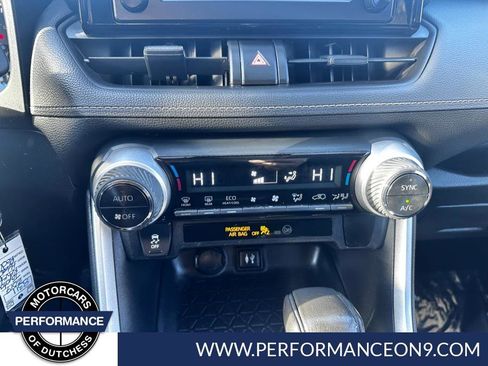 Used 2019 Toyota RAV4 LE w/ Carpet Mat Package image 23