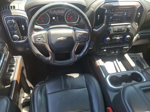 Used 2021 Chevrolet Silverado 1500 High Country w/ Technology Package AWD/4WD image 11