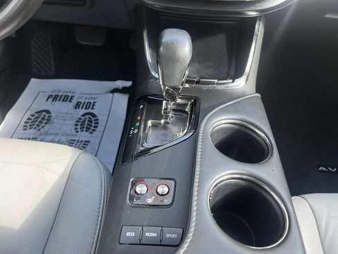 Used 2018 Toyota Avalon XLE image 18