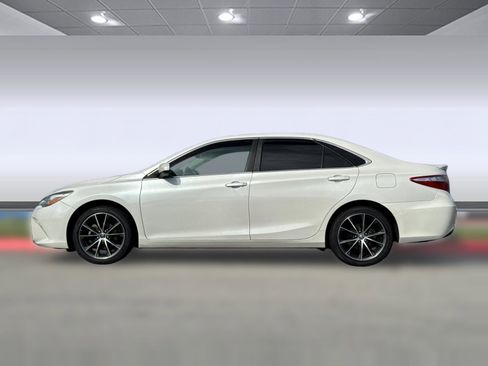 Used 2015 Toyota Camry XSE w/ Moonroof Package image 2
