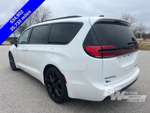 Used 2025 Chrysler Pacifica Limited FWD image 4