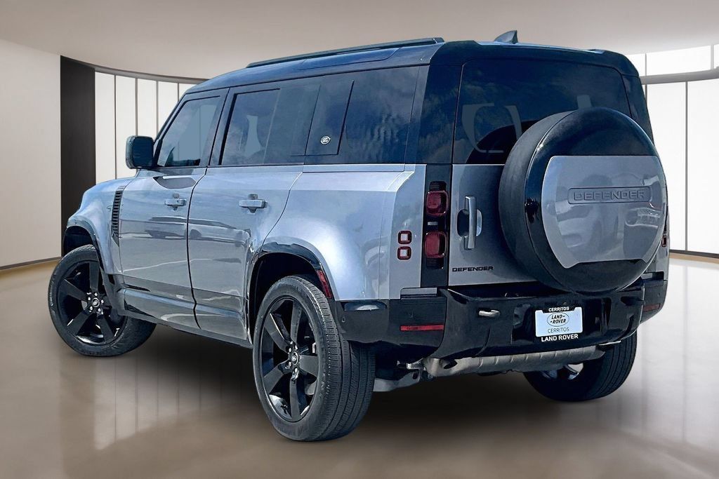 Certified 2024 Land Rover Defender 110 X-Dynamic SE AWD/4WD image 4