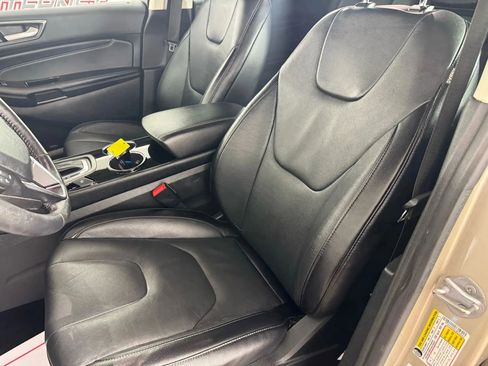 Used 2018 Ford Edge Titanium w/ Technology Package AWD/4WD image 32