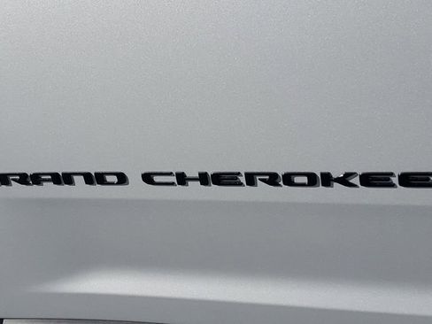 New 2025 Jeep Grand Cherokee Limited image 8