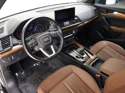 Used 2022 Audi Q5 2.0T Premium w/ Convenience Package AWD/4WD image 9