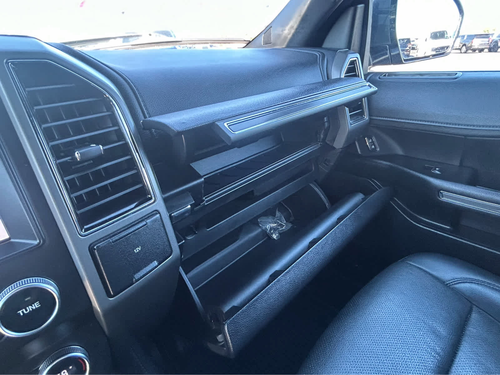 Used 2019 Ford Expedition XLT w/ Equipment Group 202A AWD/4WD image 60