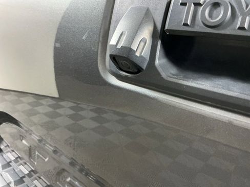 Used 2018 Toyota Tacoma SR5 image 8