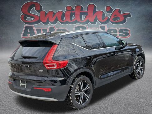 Used 2025 Volvo XC40 B5 Core image 6