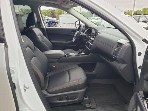 Certified 2025 Nissan Pathfinder SL w/ SL Premium Package image 26