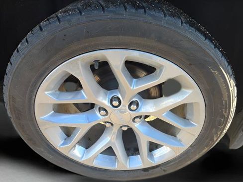 Used 2017 GMC Yukon XL Denali w/ Open Road Package image 9