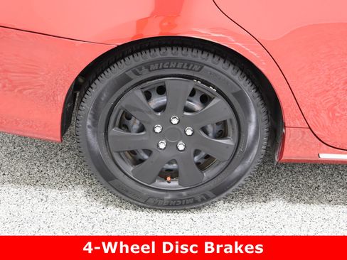 Used 2012 Toyota Camry LE image 6