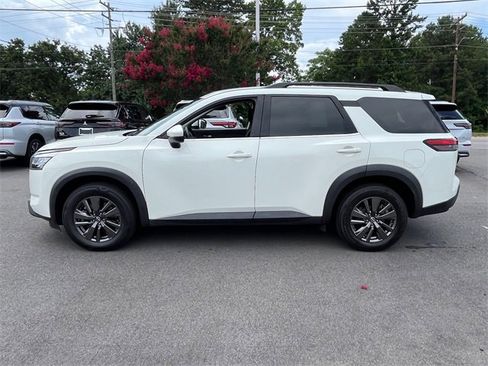 Used 2022 Nissan Pathfinder SV image 7