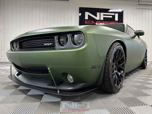 Used 2009 Dodge Challenger SRT8 w/ SRT Option Group II RWD image 13