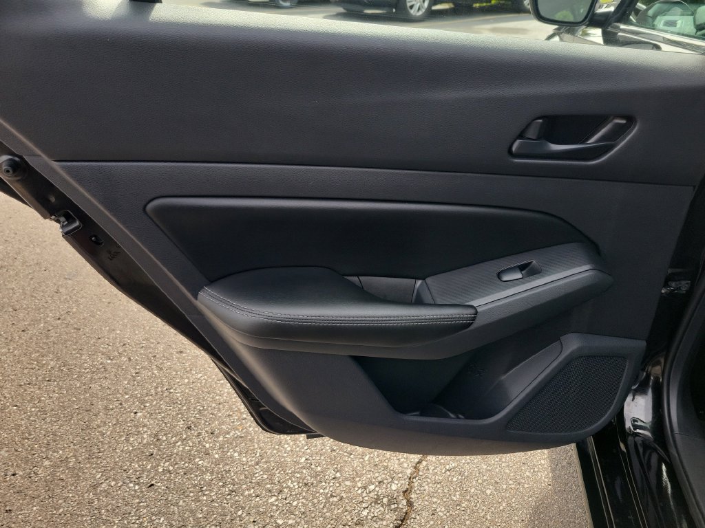 Used 2025 Nissan Altima 2.5 SV FWD image 17
