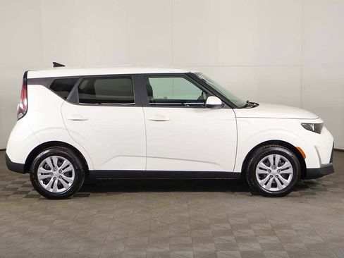 Used 2023 Kia Soul LX FWD image 16