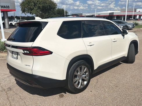 Certified 2024 Toyota Grand Highlander FWD image 3