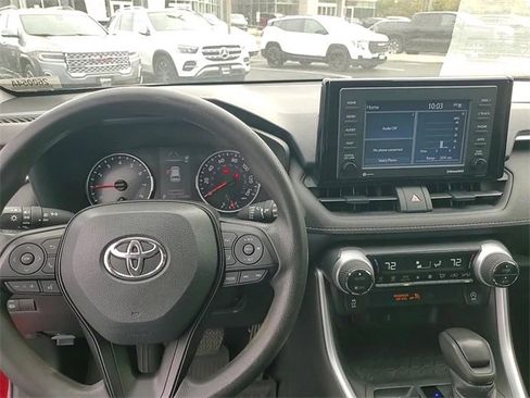 Used 2021 Toyota RAV4 XLE image 19