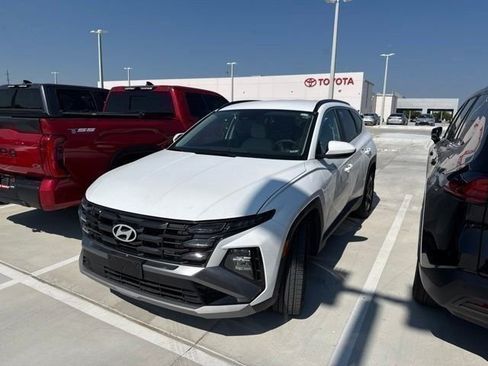 Used 2025 Hyundai Tucson SEL FWD image 3