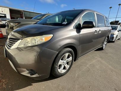Used 2012 Toyota Sienna LE w/ Towing Pkg