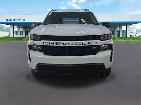 Used 2020 Chevrolet Silverado 1500 Custom w/ Custom Value Package image 2